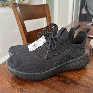 NWT Adidas Men’s 11.5 sneakers